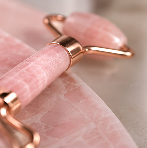 macro stone-look roller and rose-gold metal details